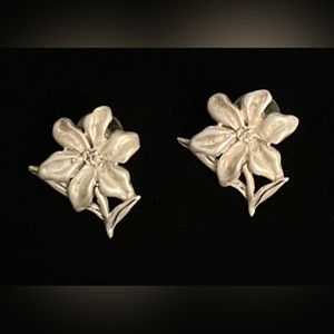 Sterling Silver Flower 🌸 Studs